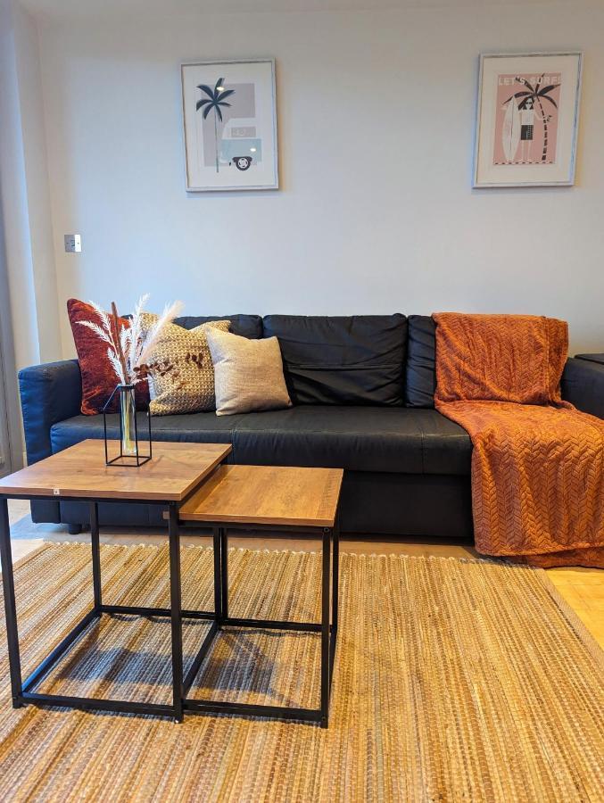 Apartment 100M From Fistral Beach- Underground Parking-Surf Shower & Locker- Sleeps 6 New Quay Extérieur photo