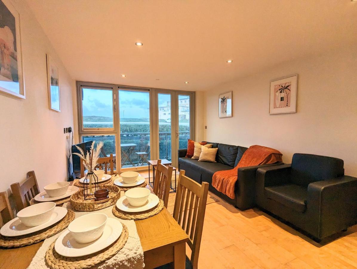 Apartment 100M From Fistral Beach- Underground Parking-Surf Shower & Locker- Sleeps 6 New Quay Extérieur photo