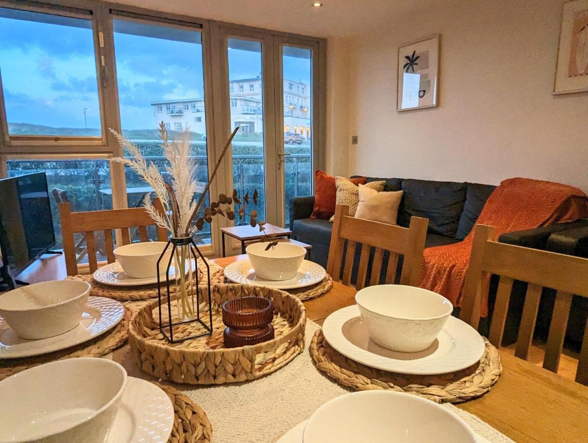 Apartment 100M From Fistral Beach- Underground Parking-Surf Shower & Locker- Sleeps 6 New Quay Extérieur photo